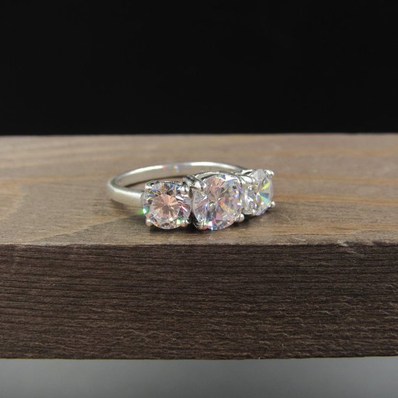 Size 7 Sterling Silver Amazing Triple Cubic Zirconia Band Ring Vintage - Picture 3 of 9